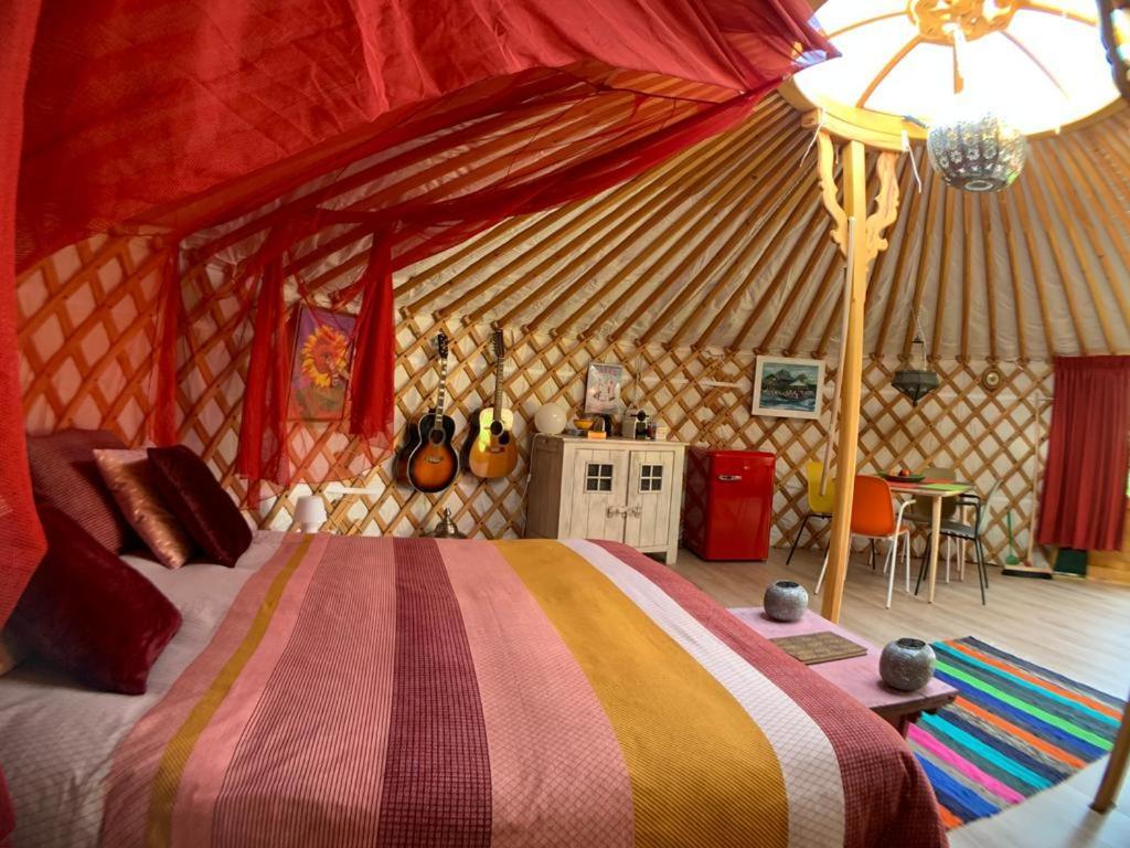 Overnachten In Een Luxe Yurt! Zonnemaire Exterior photo