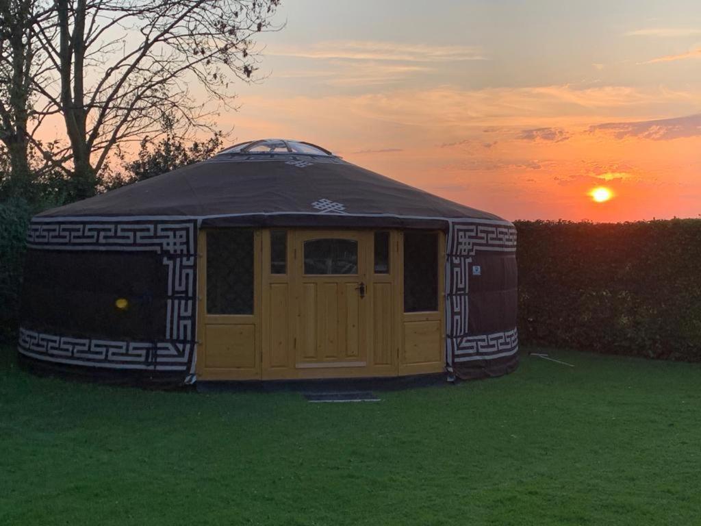 Overnachten In Een Luxe Yurt! Zonnemaire Exterior photo