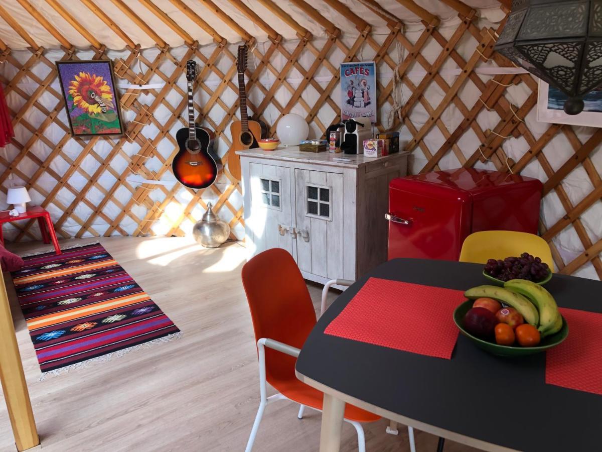 Overnachten In Een Luxe Yurt! Zonnemaire Exterior photo