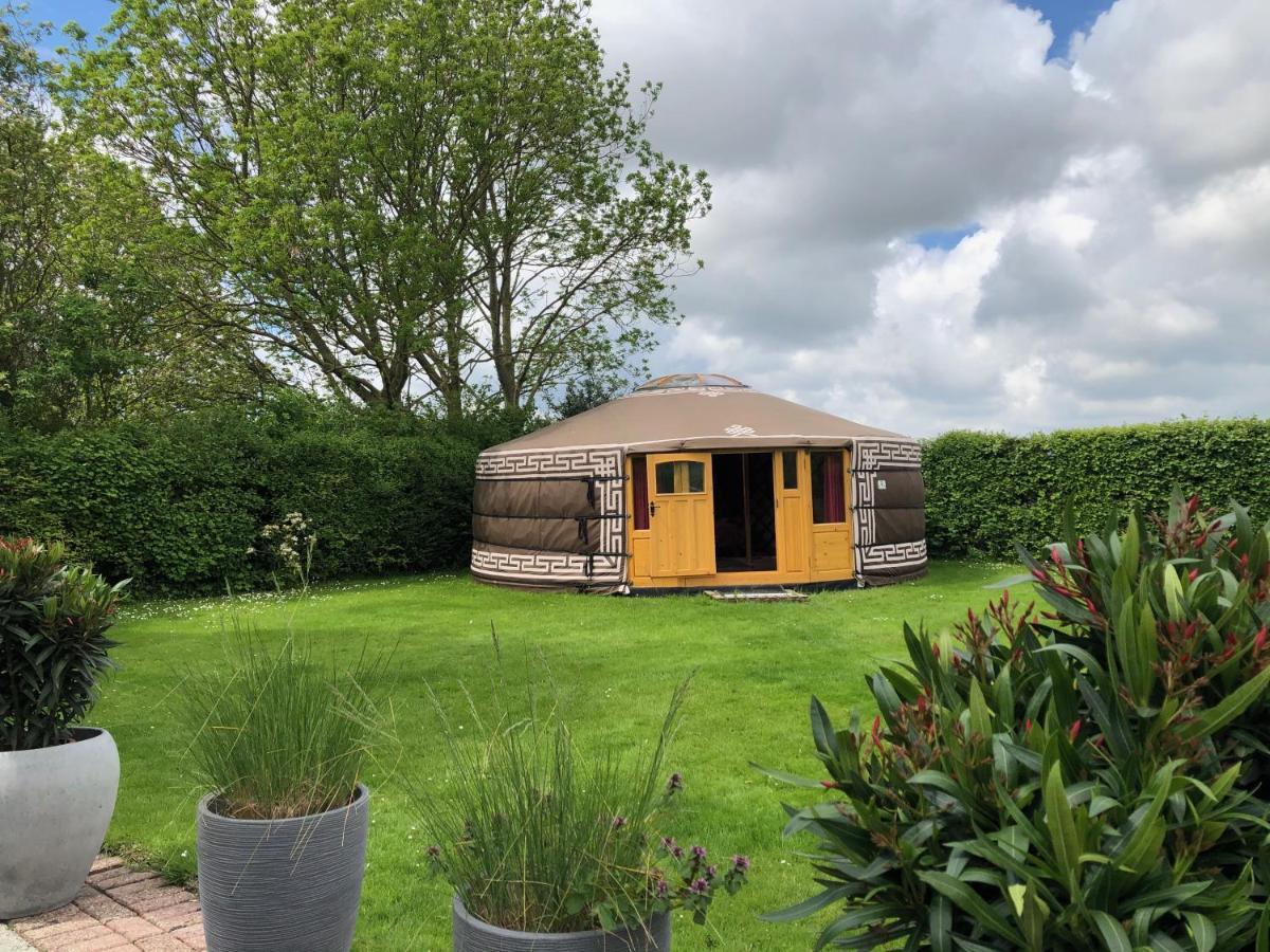 Overnachten In Een Luxe Yurt! Zonnemaire Exterior photo